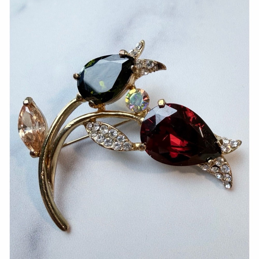 (VTG) Red/Green Rhinestone Gold-Tone Floral Brooch - Picture 5 of 13